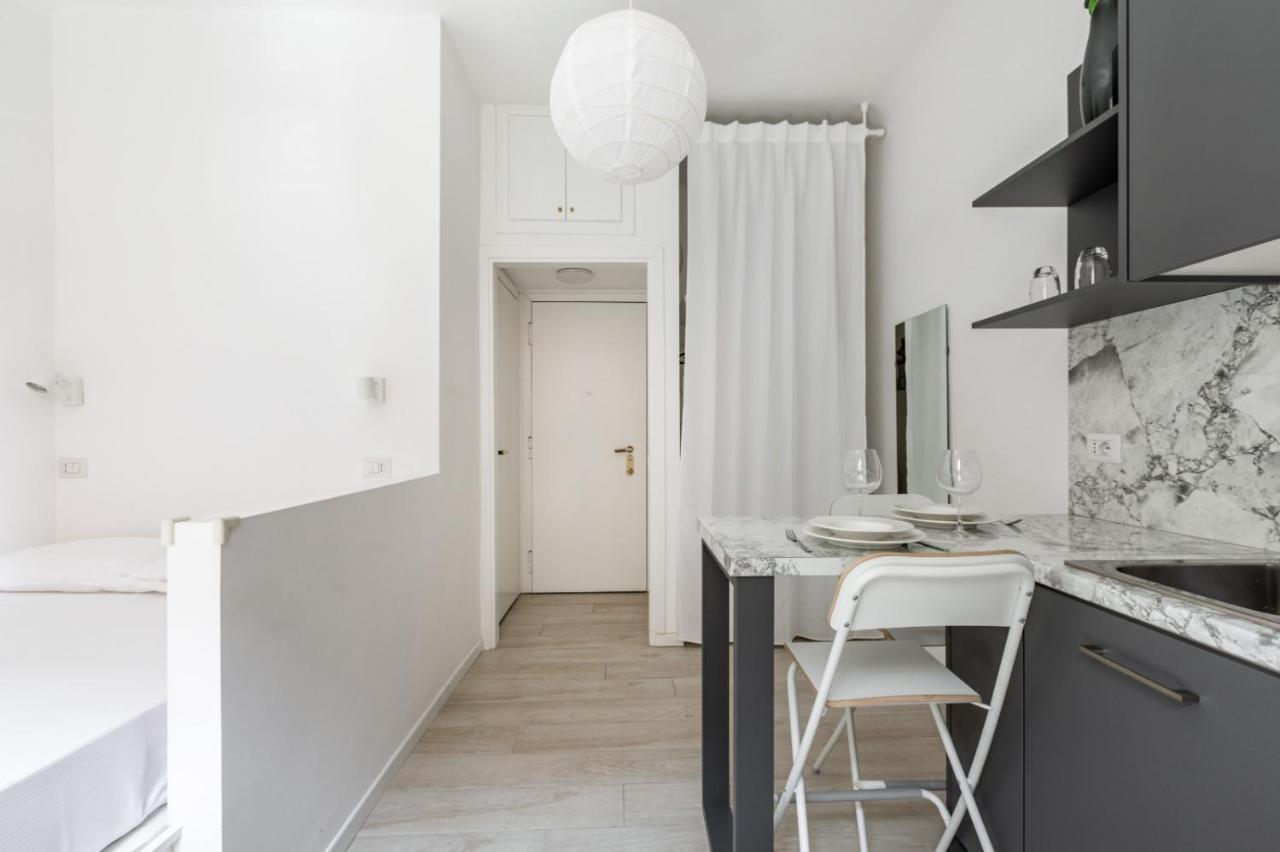 Guesthost - Bright Apt 600Mt From Viale Zara!, Milan